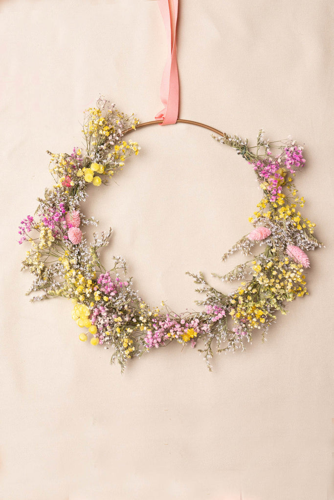 pretty indoor easter wreath, dried floral wreath