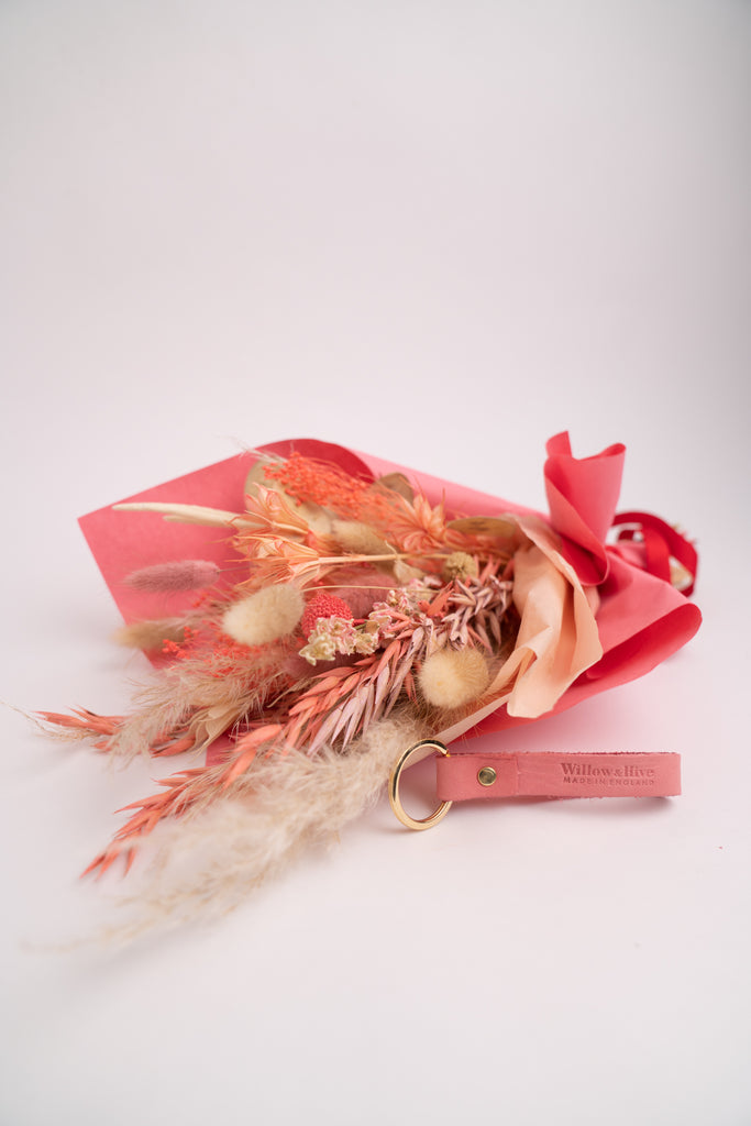 'Willow-Everlasting' Dried Flower Bouquet and Personalised Pink Keyring