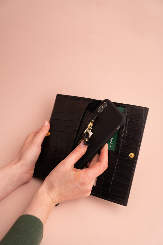 Black Croc MINIMAL iPhone 8 / 10 / X Leather Pochette